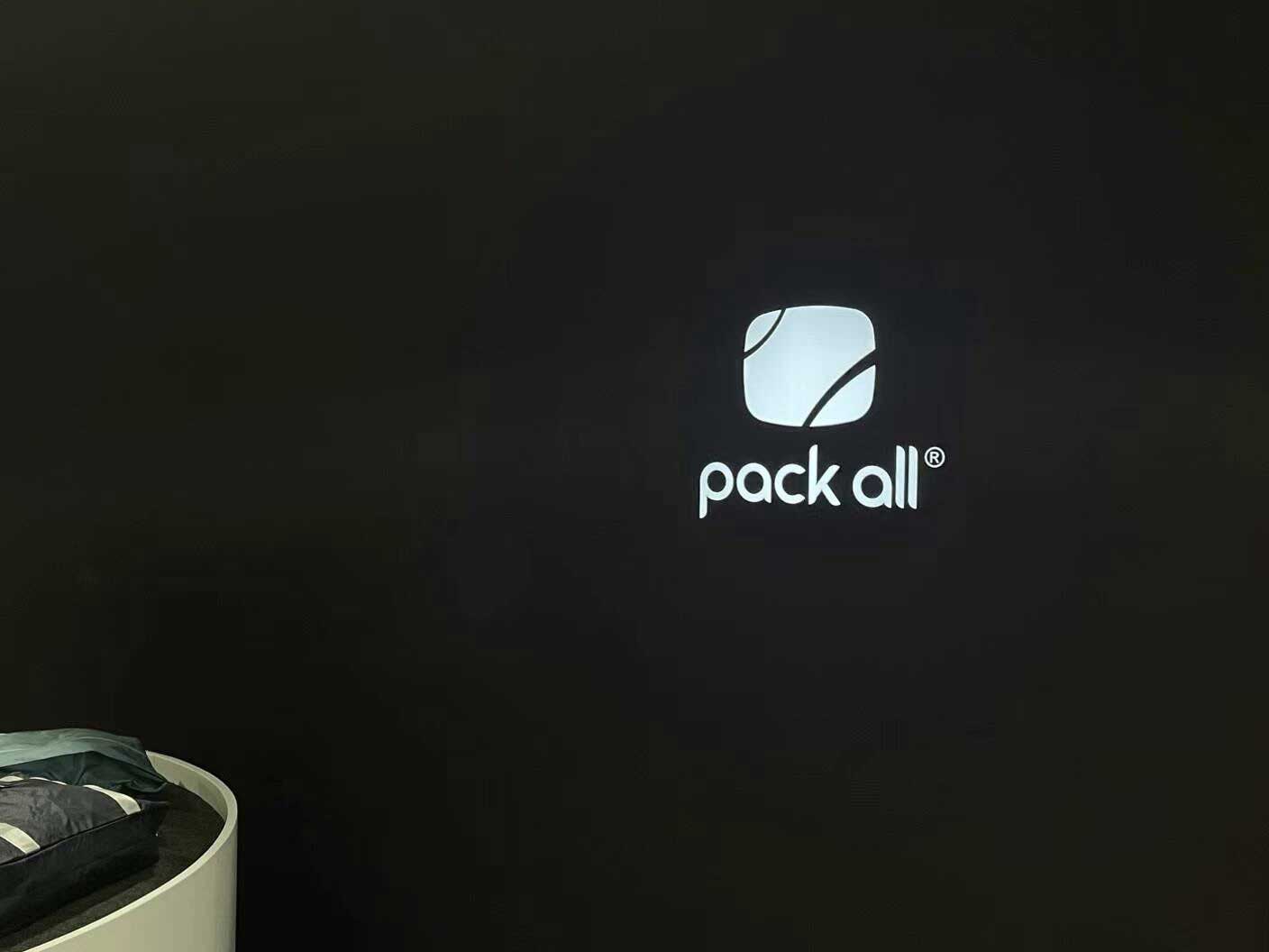 pack all shines at the American exhibition!